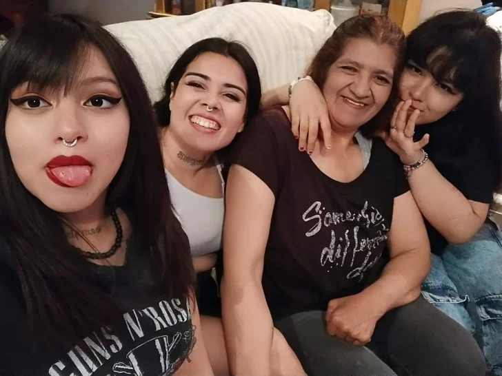  Ofelia, con su hijas y nuera. La vecina es buscada desde el martes por la noche.