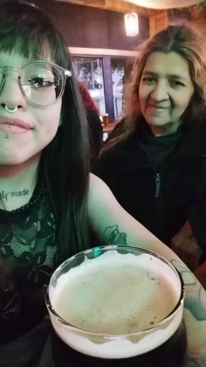  Jaqueline, con su madre Ofelia, a quien buscan desde el martes por la noche.