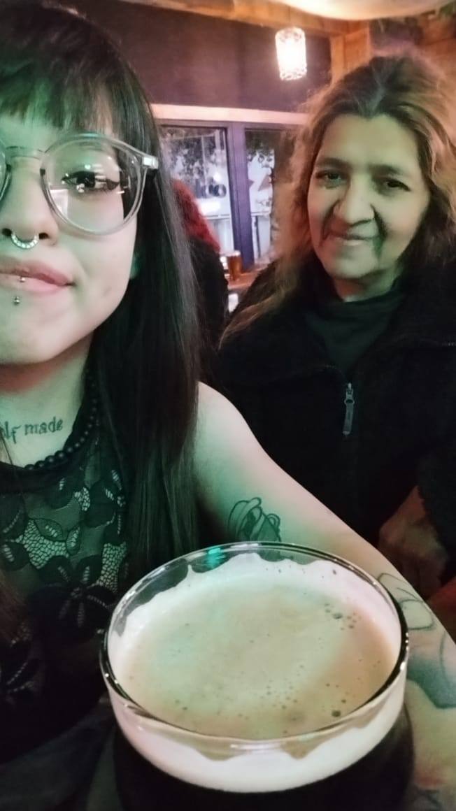  Jaqueline, con su madre Ofelia, a quien buscan desde el martes por la noche.