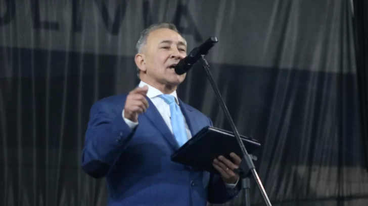  La oración de la Iglesia Evangélica fue realizada por el pastor Luis Almonacid. FOTO: TAMARA MORENO/LA OPINIÓN AUSTRAL