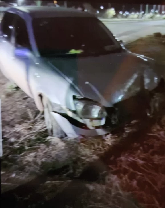 Las Heras: evitó chocar contra un auto y terminó estrellándose contra un semáforo