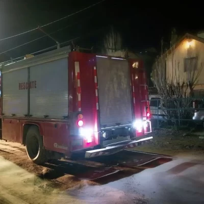 Lo seguían por robar cubiertas, se refugió en el techo de su casa y se entregó tras dos horas de negociación