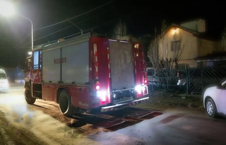 Lo seguían por robar cubiertas, se refugió en el techo de su casa y se entregó tras dos horas de negociación