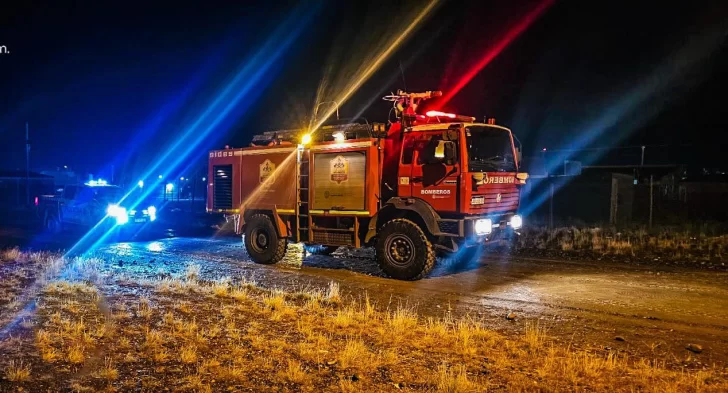 Bomberos detectaron una conexión clandestina de alta tensión en el barrio Bicentenario