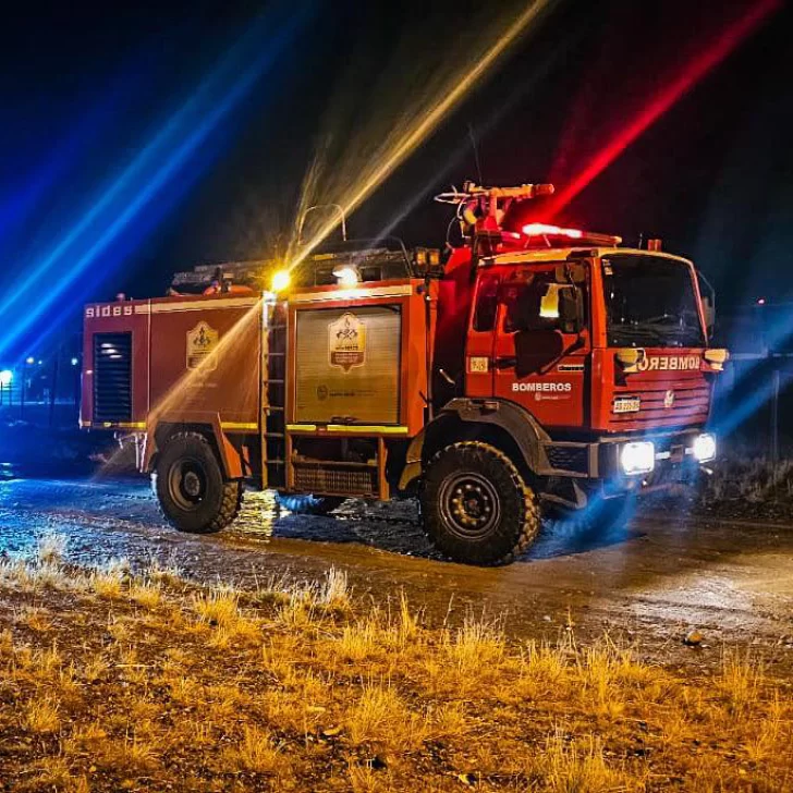 Bomberos detectaron una conexión clandestina de alta tensión en el barrio Bicentenario