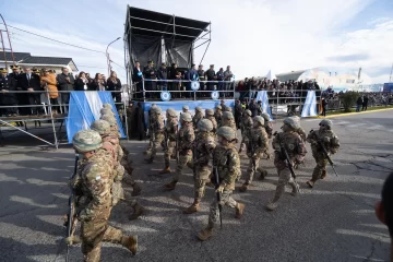 Mirá las mejores fotos: así fue el desfile del 25 de Mayo en Caleta Olivia