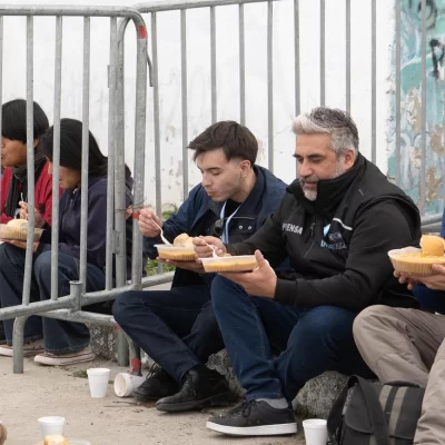 Cientos de vecinos disfrutaron el tradicional locro popular
