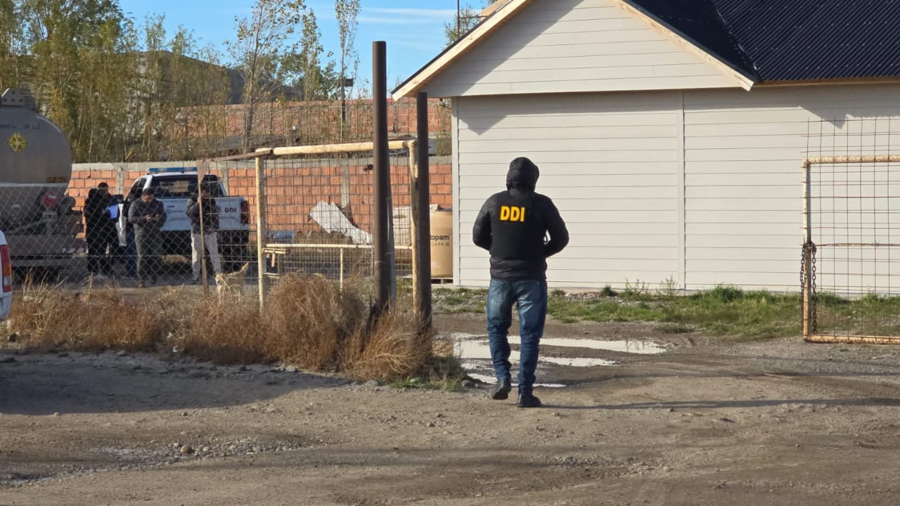 Una mujer y tres hombres fueron detenidos por el hurto de combustible a Vialidad Provincial