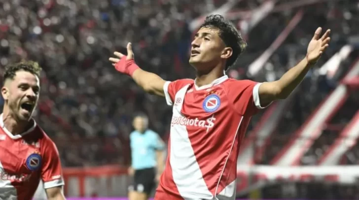 Argentinos Juniors superó a Instituto y avanzó a cuartos de final del Torneo Apertura