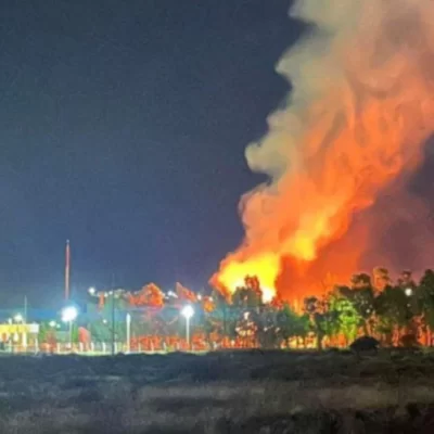 Incendio en el SUM de PECOM, ex YPF: la rápida intervención de Bomberos evitó que el fuego se propague