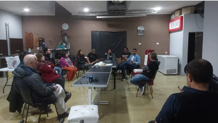  Reunión con simpatizantes de LLA en Las Heras. Próxima semana inauguración del local partidario en esa localidad. (FOTO: JORGE BILBAO/LA OPINIÓN AUSTRAL).