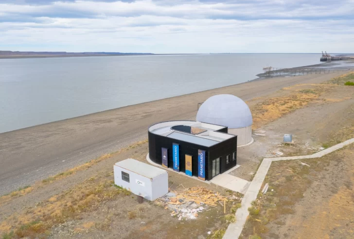 El Planetario se construye cerca de los tanques de YPF, sobre la calle Almirante Brown El Planetario se construye cerca de los tanques de YPF, sobre la calle Almirante Brown