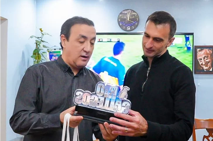 Con guiño picante a Boca, Grasso homenajeó al arquero Barovero