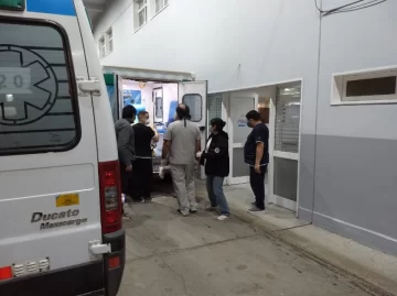 Dos menores hospitalizados tras ser embestidos por un auto en la rotonda de San Martín y Perón