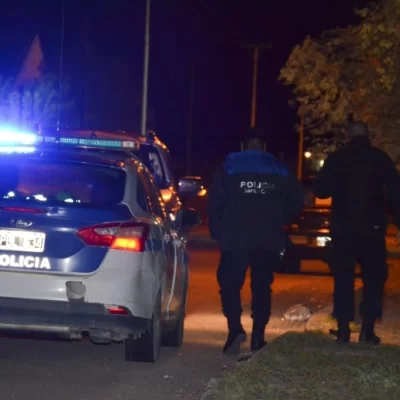 Un hombre fue apuñalado y una mujer fue detenida por agredir a policías en Río Gallegos