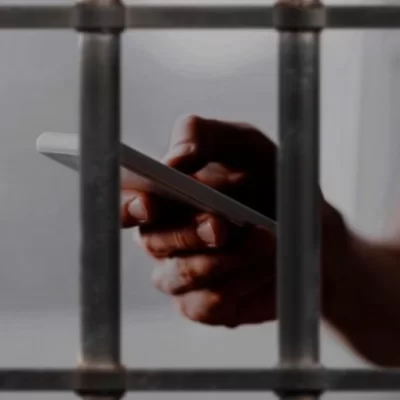 El Gobierno anunció que los presos no podrán tener celulares ni ser beneficiarios de planes sociales