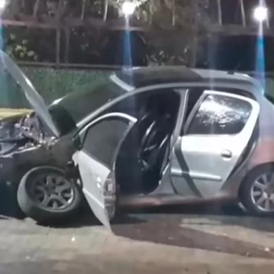 Perdió el control de su auto, se subió al boulevard y casi chocó de frente contra una camioneta