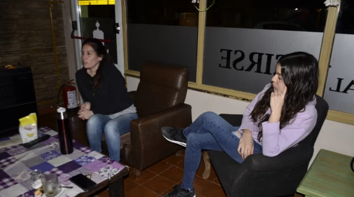  Analía y Rocío cuando abrieron las puertas del hotel a La Opinión Austral. (FOTO: LA OPINIÓN AUSTRAL)