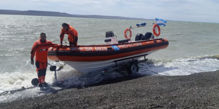  Uno de los tantos rastrillajes que se hicieron en la costanera. (FOTO: JOSÉ SILVA/LA OPINIÓN AUSTRAL)