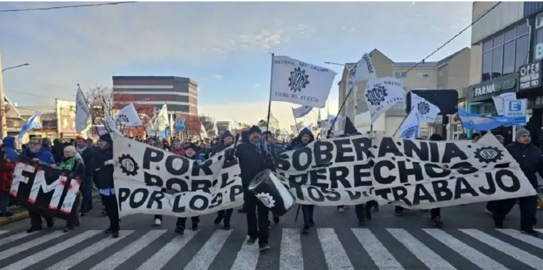  El paro general en Tierra del Fuego se realizó por la quita de beneficios a la industria electrónica. (Foto: Voces y Críticas).