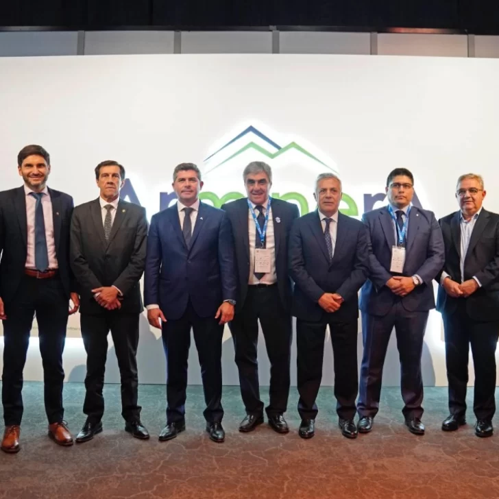 Vidal en Arminera: “La minería con reglas claras tiene que generar desarrollo y oportunidades para Santa Cruz” Vidal en Arminera: “La minería con reglas claras tiene que generar desarrollo y oportunidades para Santa Cruz”