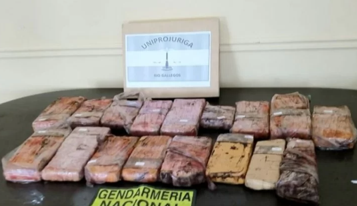 Declararon en rebeldía a un panadero condenado por traer kilos de droga a Río Gallegos y ordenaron detenerlo