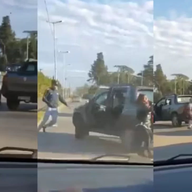 Discusión de tránsito terminó en una feroz pelea: le rompió el auto con un fierro y se agarraron a las piñas frente a un nene