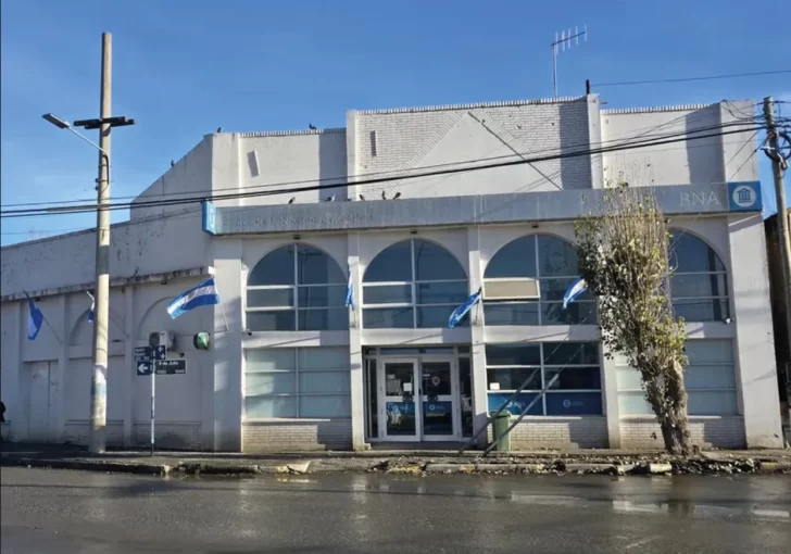 Dirigentes repudiaron el cierre de la sucursal del Banco Nación