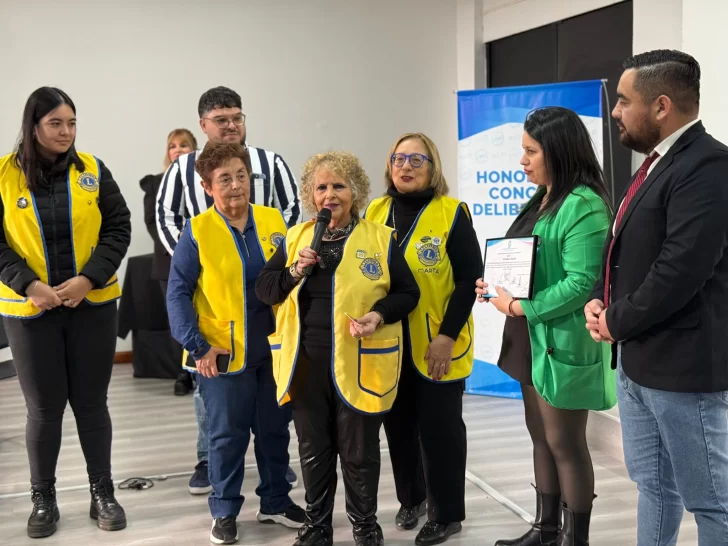 Reconocieron a Silvia Elena Villa de Currie por su trabajo de alfabetización durante 27 años: “Estoy muy emocionada”