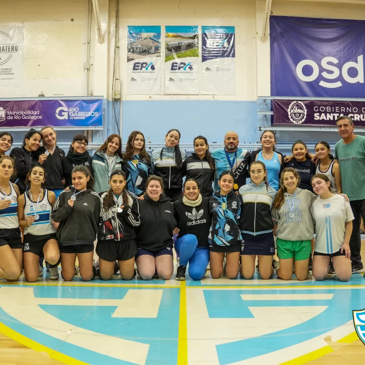 Hispano Americano homenajeó a sus subcampeonas Argentinas de hockey