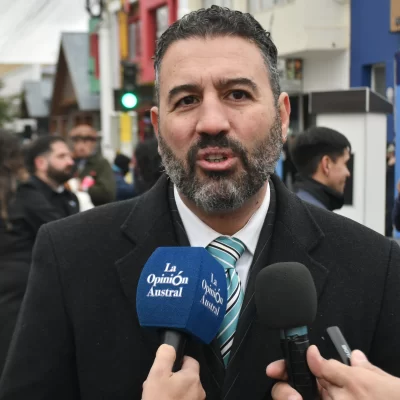 Robles cuestionó la ausencia de los concejales de SER en el acto oficial