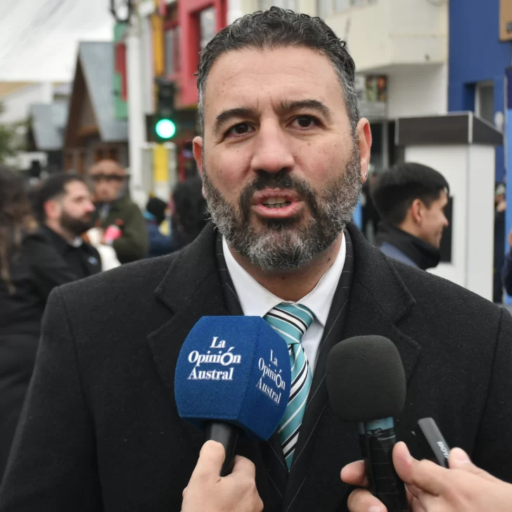 Robles cuestionó la ausencia de los concejales de SER en el acto oficial