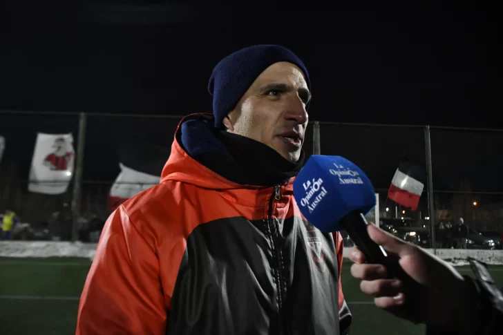  Sebastián Luna, DT de UPP.