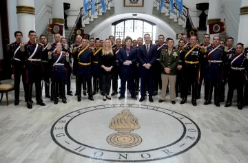 Milei recibió la “Orden Ecuestre Militar de los Caballeros Granaderos de los Andes”