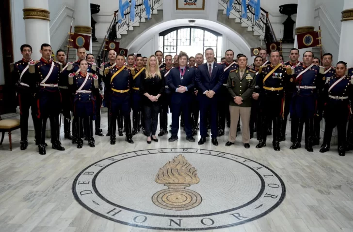 Milei recibió la “Orden Ecuestre Militar de los Caballeros Granaderos de los Andes”