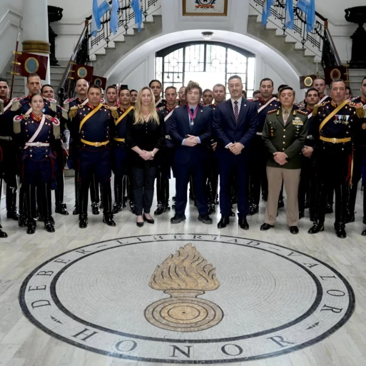 Milei recibió la “Orden Ecuestre Militar de los Caballeros Granaderos de los Andes”