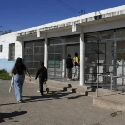 Terror en una escuela: alumno llevó un arma, amenazó a sus compañeros y escapó a los tiros