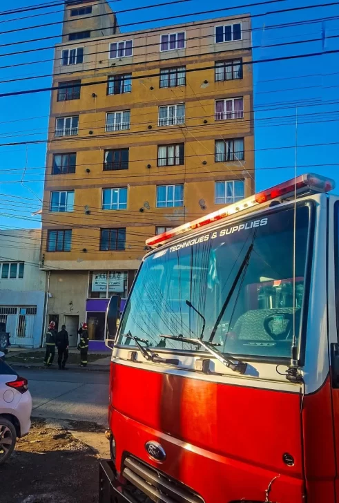 Alerta en Río Gallegos: bomberos y operarios de Camuzzi controlaron una fuga de gas en pleno centro