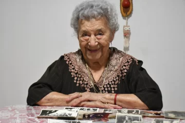 Juana cumplió 101 años y los saludos no pararon: los vecinos de Río Gallegos celebran a la vecina más longeva con mucho cariño Juana cumplió 101 años y los saludos no pararon: los vecinos de Río Gallegos celebran a la vecina más longeva con mucho cariño