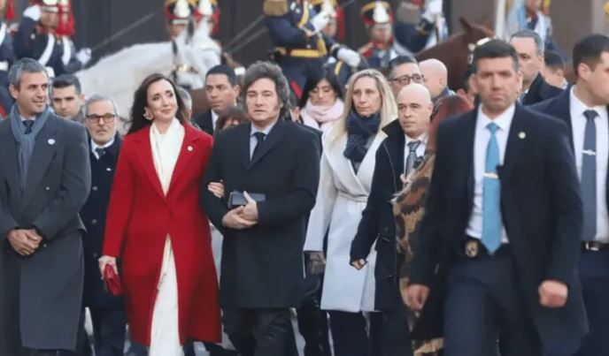  Javier Milei caminará con Karina Milei y los ministros a la Catedral por el Tedeum.
