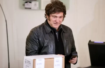 Tras emitir su voto, Milei disparó contra Macri: “Está hecho un llorón y está muy de cristal” Tras emitir su voto, Milei disparó contra Macri: “Está hecho un llorón y está muy de cristal”