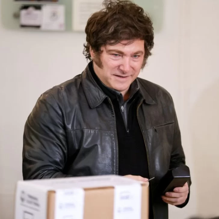 Tras emitir su voto, Milei disparó contra Macri: “Está hecho un llorón y está muy de cristal” Tras emitir su voto, Milei disparó contra Macri: “Está hecho un llorón y está muy de cristal”