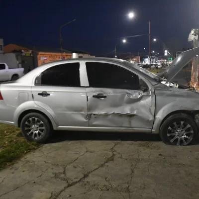 Fuerte choque en Río Gallegos: tres personas terminaron en el hospital
