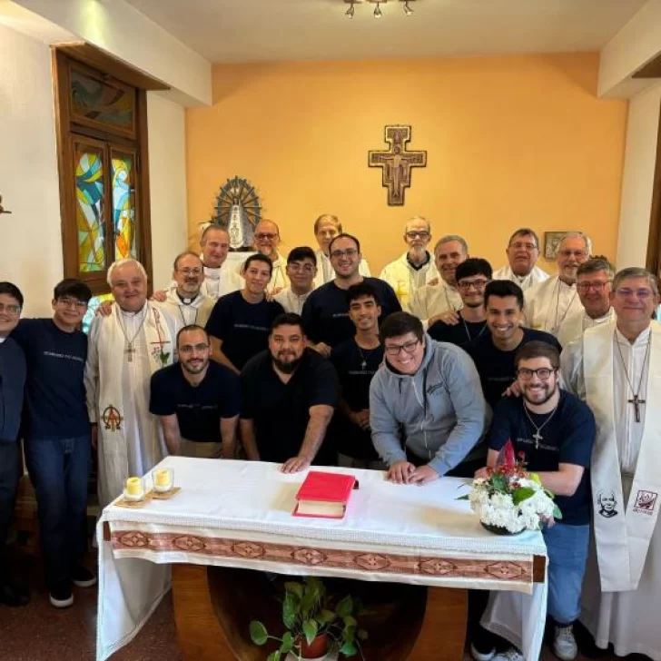 Obispos Medina y González Balsa visitaron el seminario San Pedro y San Pablo