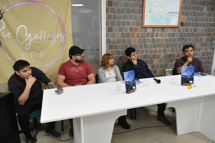 Autores presentaron la antología “Santa Cruz Lee” en Río Gallegos