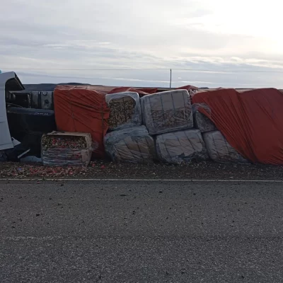 Volcó un camión en la ruta cerca de Río Gallegos