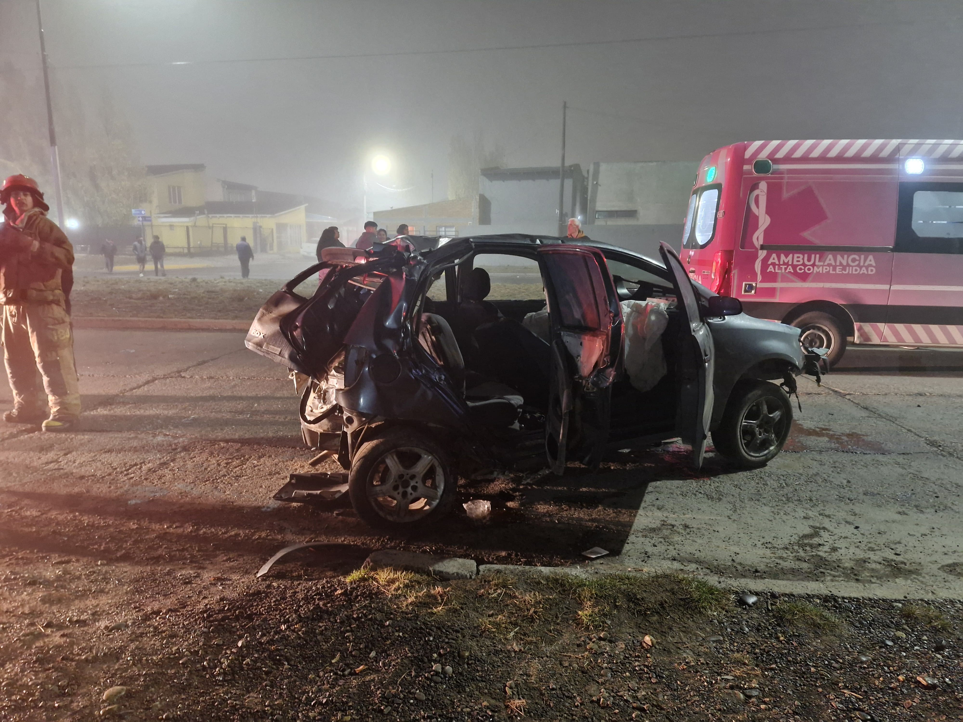  El Fox quedó destrozado. (FOTO: POLICÍA SANTA CRUZ)