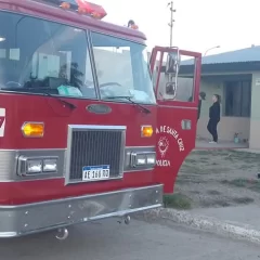 Un cortocircuito de una heladera provocó un principio de incendio en una vivienda