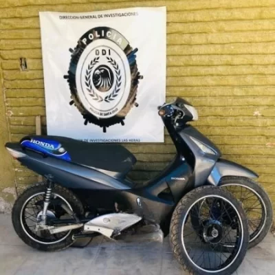 Tres personas demoradas por el robo de una moto tras un allanamiento en la zona de chacras