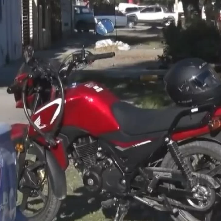 Una joven motociclista sufrió lesiones tras un accidente con un camión: “No vi que iba a doblar”